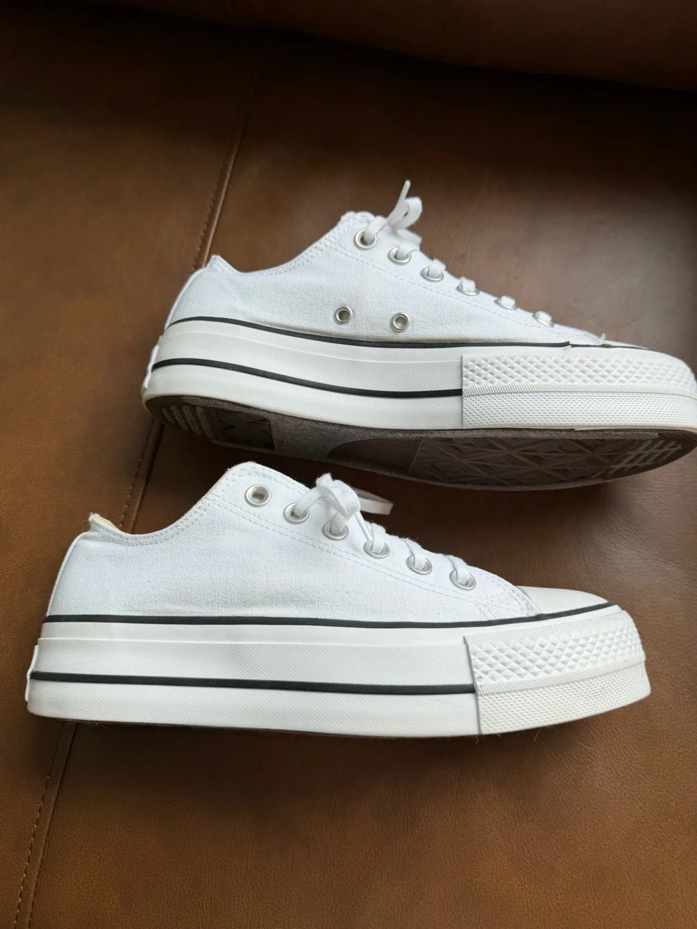 Converse Women's White Chuck Taylor All Star Platform Low Top Sneakers Size 7.5 - Picture 3 of 9